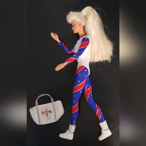 Vintage 1996 Barbie doll Platinum Blonde Olympic Gymnast Atlanta Games w Tote - Picture 6 of 8